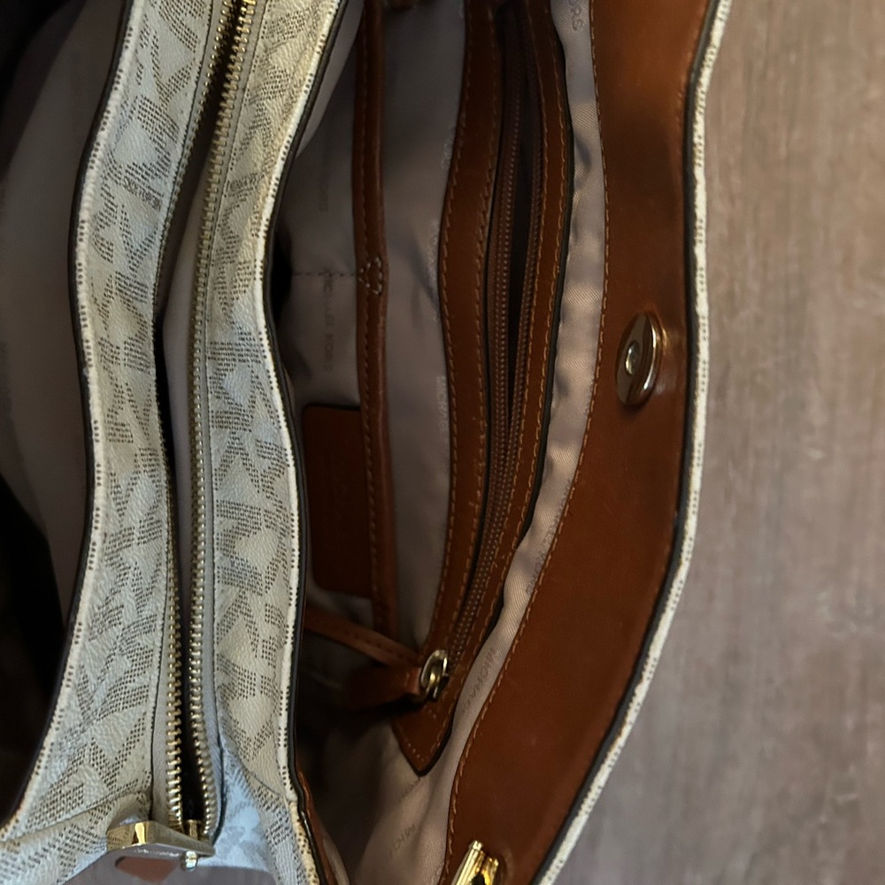 Michael Kors Cream and Tan Shoulder Bag - Picture 6 of 9